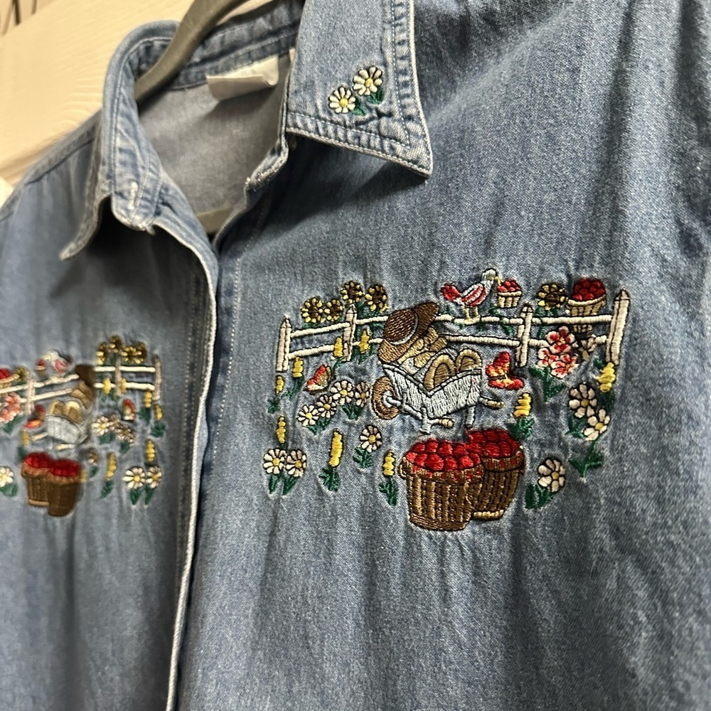 Vintage Bobbie Brooks Farm Harvest Fruit Bear Denim Shirt Medium - Picture 3 of 8